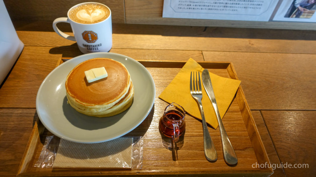『ホットカフェラテ』と『寿太郎のホットケーキ』を注文